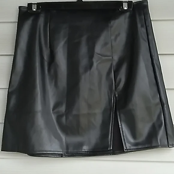 SHEIN Faux Leather Black Skirt, Very Soft - Picture 3 of 4